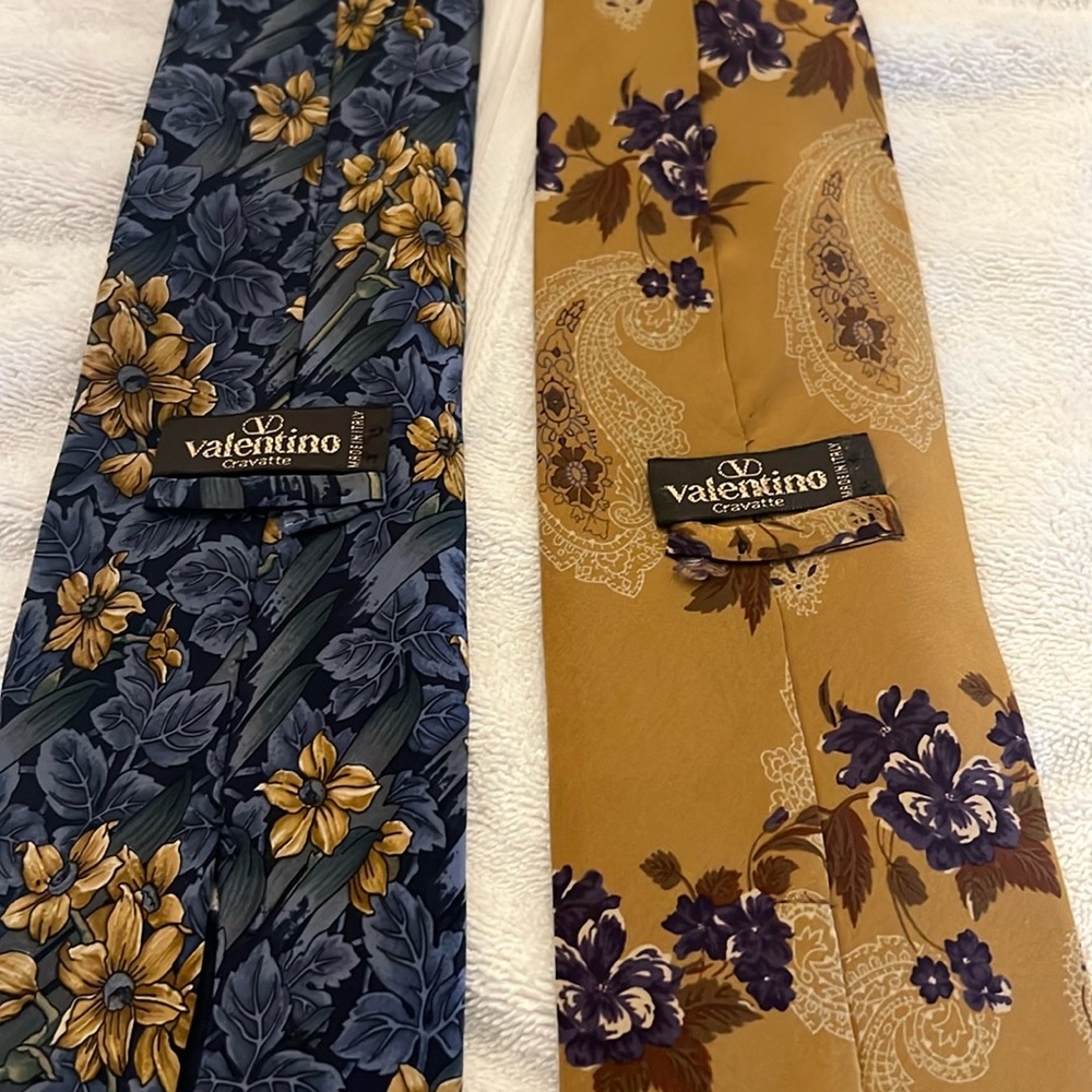 Vintage Valentino Flower tie’s
